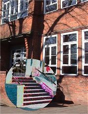 Schulhofseite, rechts mein Klassenraum